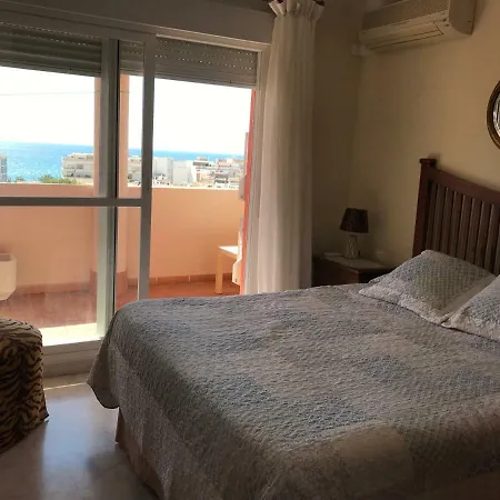 Sub-atico Con Parking En El Centro De * 埃斯特波纳